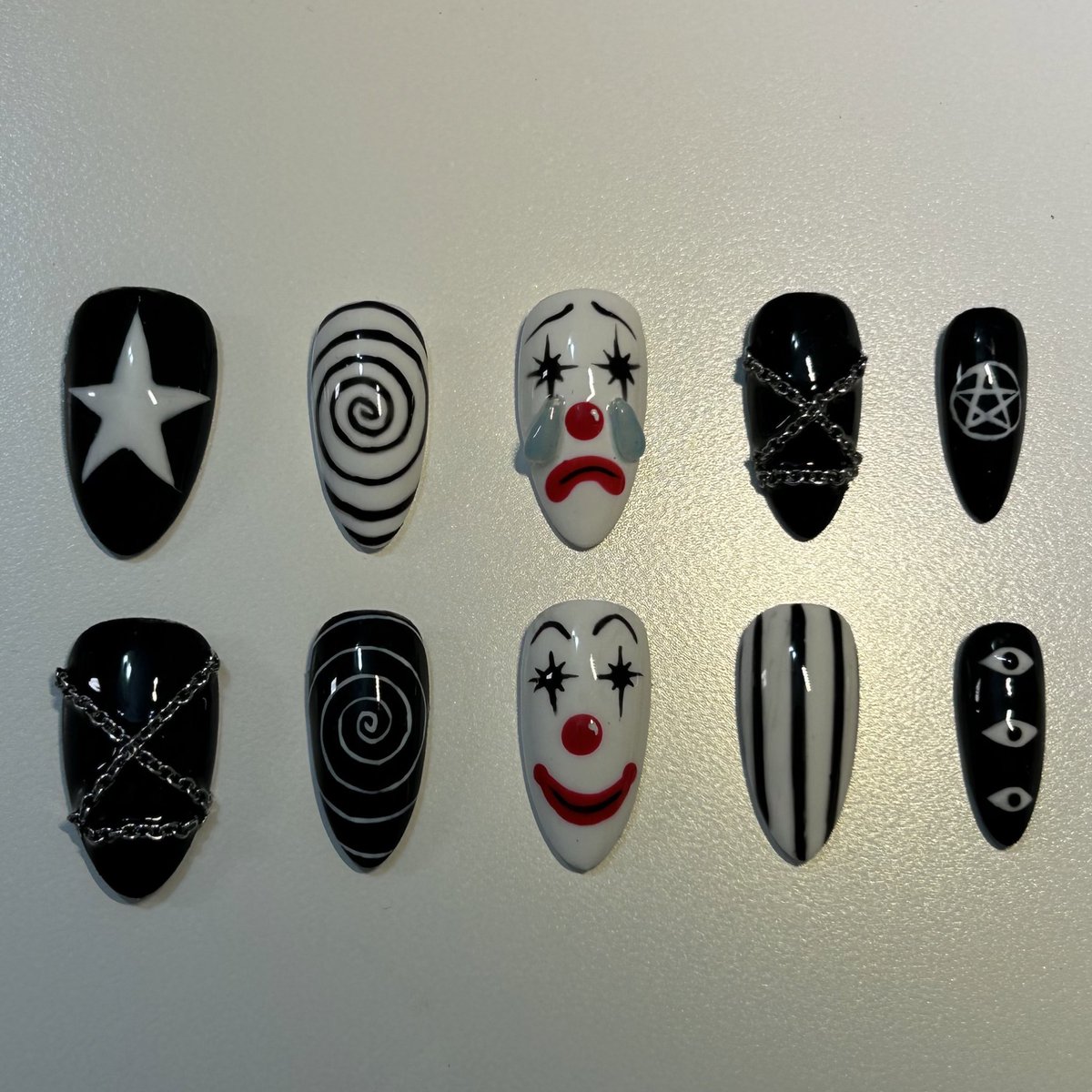TANTRUMLAUREN's tweet photo. ⭐️CUSTOM PRESS ON NAILS NOW AVAILABLE⭐️
each set includes:
•1 set of custom nails
•application kit
•instructions for proper application &amp; removal! (nails are reusable if removed properly)

dm me on instagram @/riotpressons to order some! https://t.co/jFLvLtK3GH