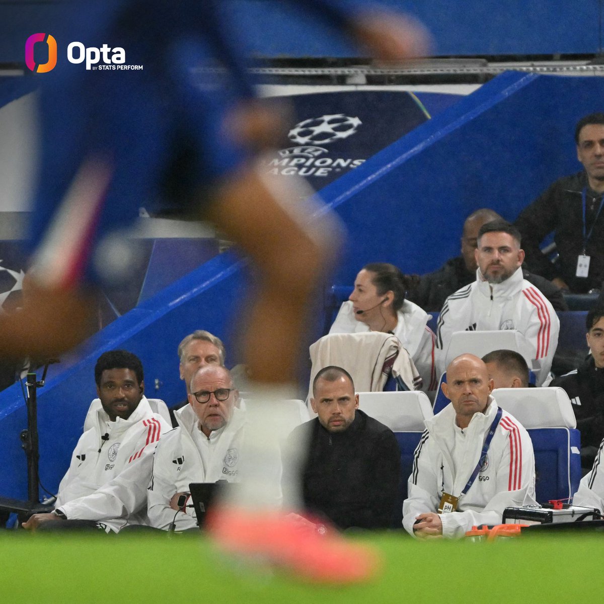 49.4% - Ajax played 83 passes, completed 41 passes and recorded a passing accuracy of just 49.4 percent in the opposition half tonight, in all three cases their worst performance in all competitions on record (since 2014-15). Invisible.