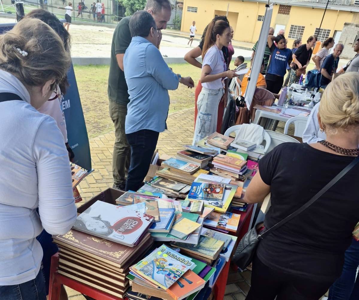 O Rotary Club de Niterói, RJ, participou da Ação Social, iniciativa promovida pela Secretaria Municipal do Idoso, na qual o clube contribuiu doando livros à comunidade. Foram doados 587 livros, levando cultura e educação à população do município. #Rotary #PessoasEmAção