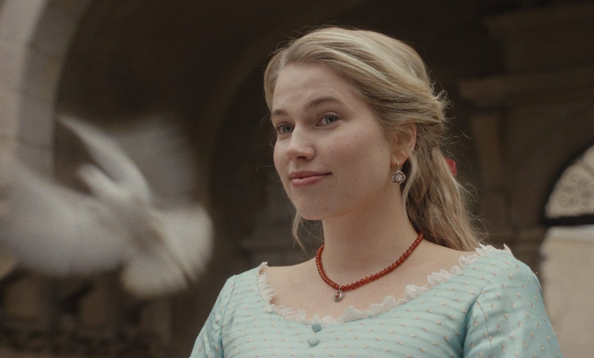 Thea Sofie Loch Næss era nuestra Skade en THE LAST KINGDOM y ahora se convierte en La Cenicienta. #lahermanastrafea