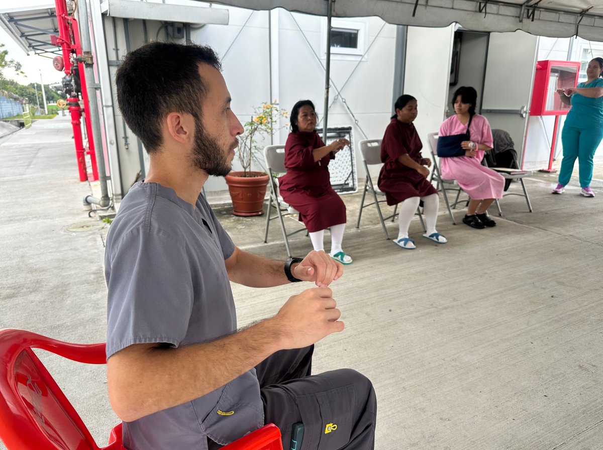 IGSS_gt's tweet image. 🙋🏻♀️🙋🏻♂️🙋🏼 #Terapias | ¡El movimiento también sana! El Hospital Modular de la Unidad Periférica Zona Once #IGSS impulsa sesiones diarias de gimnasia terapéutica para los pacientes como parte de la atención multidisciplinaria que se presta.
👉Conozca más: tinyurl.com/2wnx4xb7