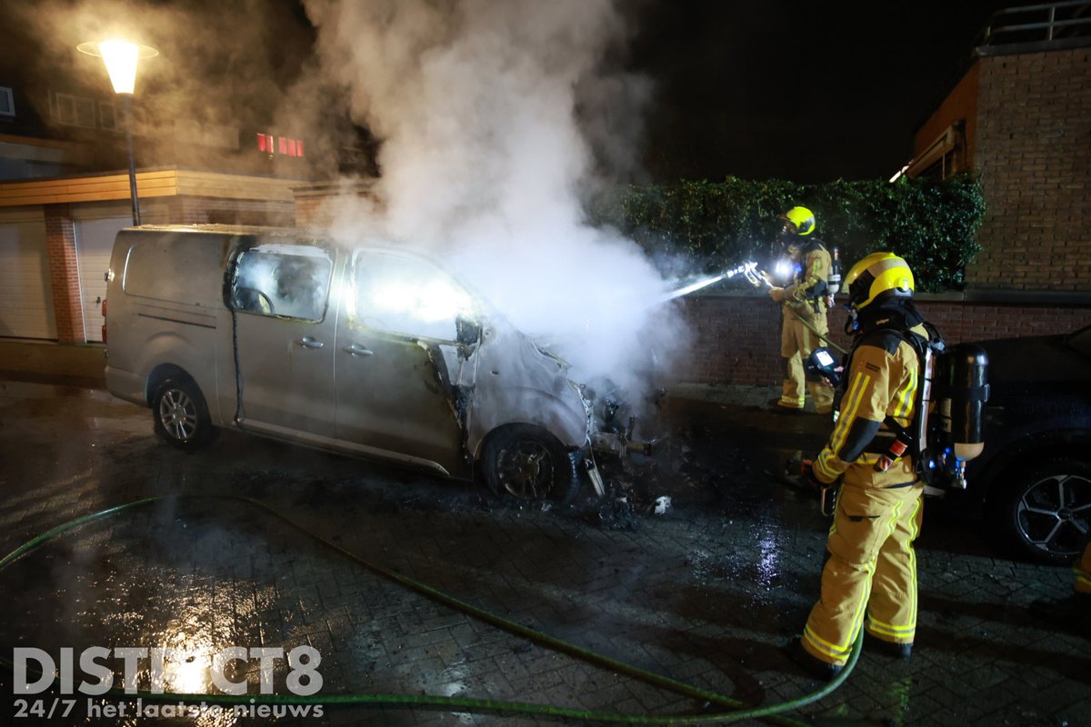 Geparkeerde voertuigen in brand op Koudekerkstraat, Zoetermeer
