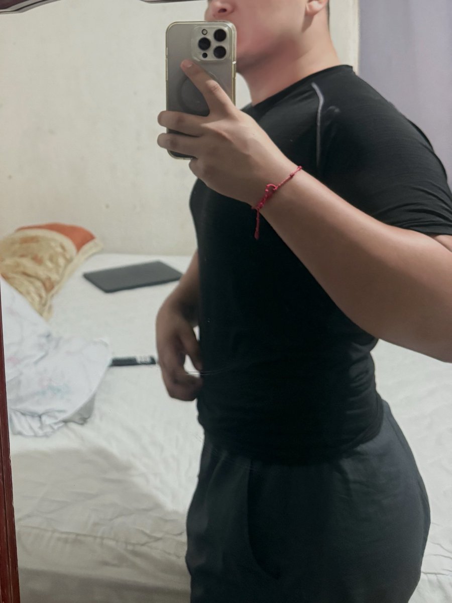 Pues si estoy nalgón, lástima que no ejerzo, a mi me gusta dar 🫣