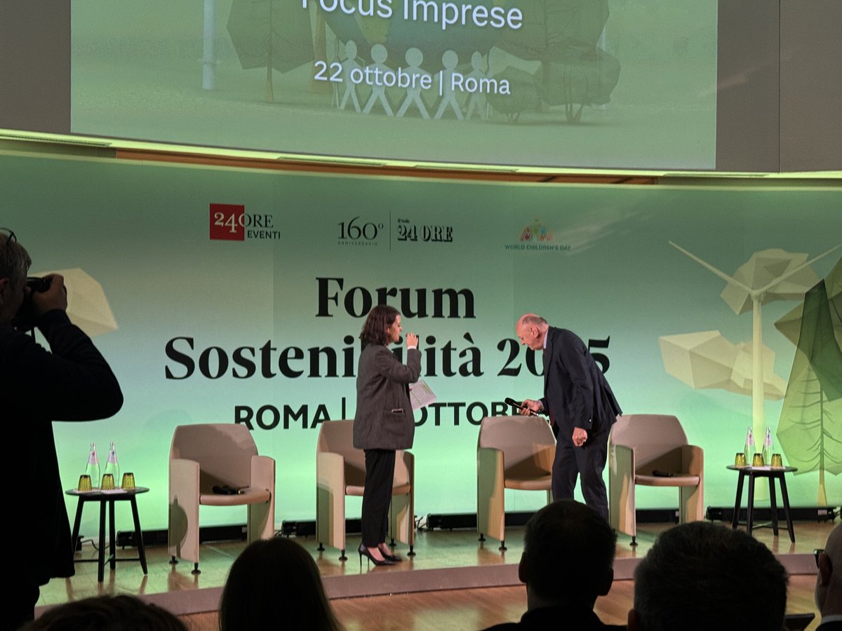 Miliziano_M's tweet photo. 🚛SOSTENIBILITÀ E GOVERNANCE: IL VERO DIVARIO È CULTURALE

✔️Ancora oggi, tante – troppe – aziende pubbliche operano senza un modello 231, senza un organismo di vigilanza, senza un website aziendale… magari pure da aggiornare e senza un piano di formazione serio sul tema della responsabilità e della gestione ambientale. Dove tutto ricade spesso su un’unica figura aziendale senza deleghe da distribuire. 

📌Si resta ancorati a una mentalità arcaica: “raccolgo e butto nella buca”, come se la gestione dei rifiuti fosse solo un costo da contenere, non un sistema da governare con degli obiettivi strategici che permettono nel lungo periodo di abbassare i costi. 

✍️Eppure, la sostenibilità non è solo ambiente: è cultura organizzativa, competenza tecnica, responsabilità verso la collettività, risk management etc… 

Gestire significa chiedersi come si raccoglie, come si differenzia, quali sono le filiere autorizzate, cosa sono le infrazioni per rifiuti a terra, come si muove il mercato dell’impiantistica, dei mezzi, dei trasporti, dell’Albo Gestori… 

Sono temi che intrecciano diritto, economia, ambiente, tecnologia, e che richiedono una visione sistemica e complessa. 

Il cambiamento passa prima di tutto da formazione e governance: la 231, l’organismo di vigilanza, i piani di prevenzione e i processi di rendicontazione non sono adempimenti burocratici, ma strumenti di crescita e di credibilità.

Solo con questa base si può parlare seriamente di sostenibilità, economia circolare e valore pubblico. 
@sole24ore  @conai #rifiuti @MASE_IT  @comuni_anci  @ansa_ambiente #forumsostenibilita #auditoriumdellatecnicaroma