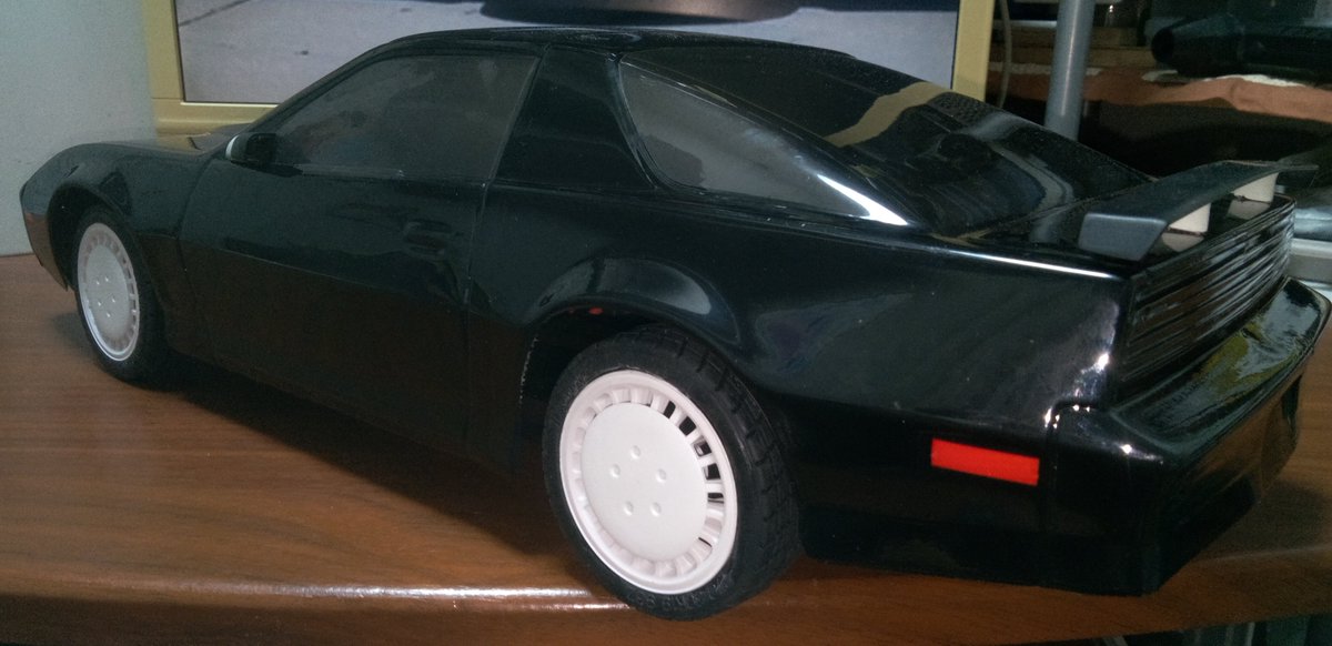 IG_RC_gunmetal's tweet image. 色を塗る前だが、シャーシとフィッティング
遠目には十分ボウリングホイールに見える
後は表面仕上げ＞サフ＞塗装で完成
色は中央がブラック、縁(ラリーディッシュホイール)がアルミシルバーの予定

#Knight2000 #ナイト2000
#APlastics
#TT02
#ラジコン