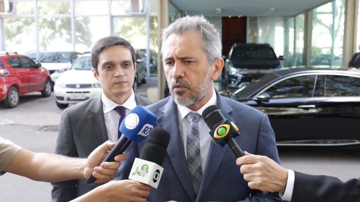 🗣️"Virou namorado do bolsonarismo", dispara Elmano sobre Ciro Gomes, recém-filiado ao PSDB