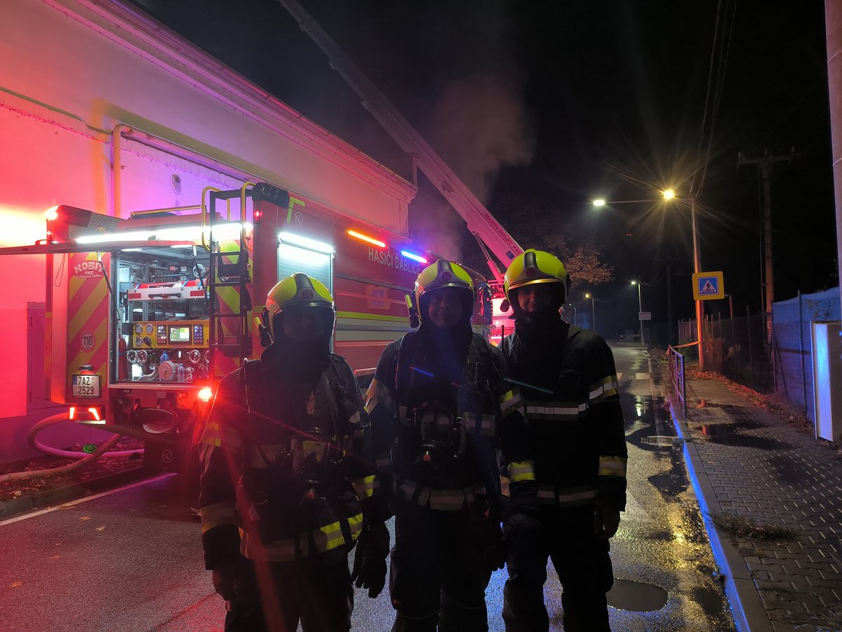hasicidablice's tweet photo. Na vyžádání HZS Středočeského kraje byly i z Prahy vyslány posilové jesnotltky. Naše jednotka vyjela s CAS30. Domů jsme se vrátili po dvaadvacáté hodině. https://t.co/lNMe3rK3Ka