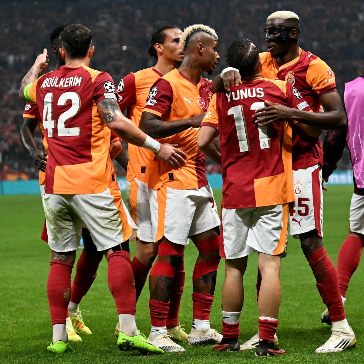 ultrAslan's tweet photo. Sesimizi yer, gök, su dinlesin.
Sert adımlarla her yer inlesin, inlesin. https://t.co/jlMcjX3FdN