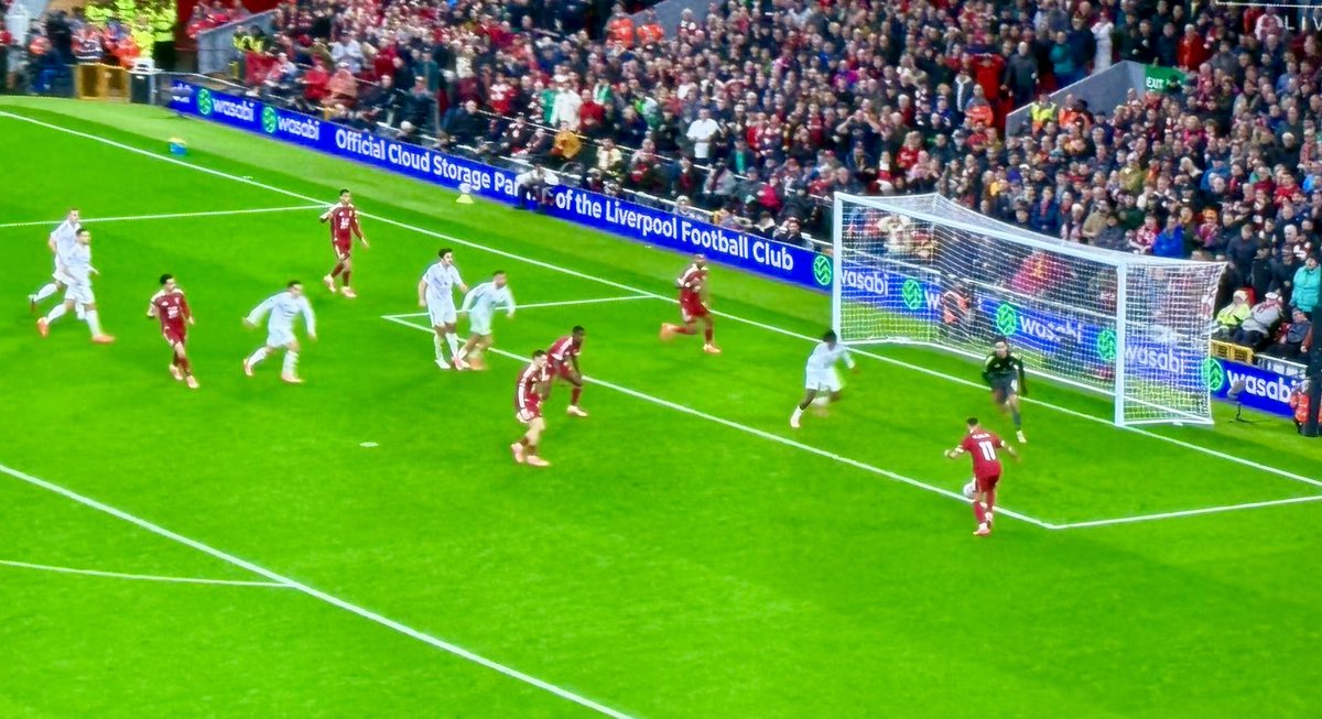 LFC_Burger's tweet photo. @SamueILFC Mo Salah 2 in 2. Saudi next season is best for both club and him. Still a legend 👑 https://t.co/rQjDJXNf4f