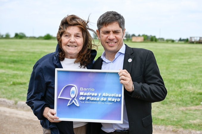 🏡También visitamos el loteo del barrio Madres y Abuelas de Plaza de Mayo, impulsado junto al municipio en el marco del programa Lotes con Servicios de la <a href="/SubseHabitatBA/">Subsecretaría de Hábitat de la Comunidad</a> que permitirá generar 82 terrenos para la viviendas.