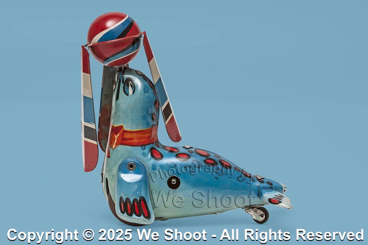 This would be a great image to hang on your office wall:
fineartamerica.com/featured/vinta… #toy #vintage #blue