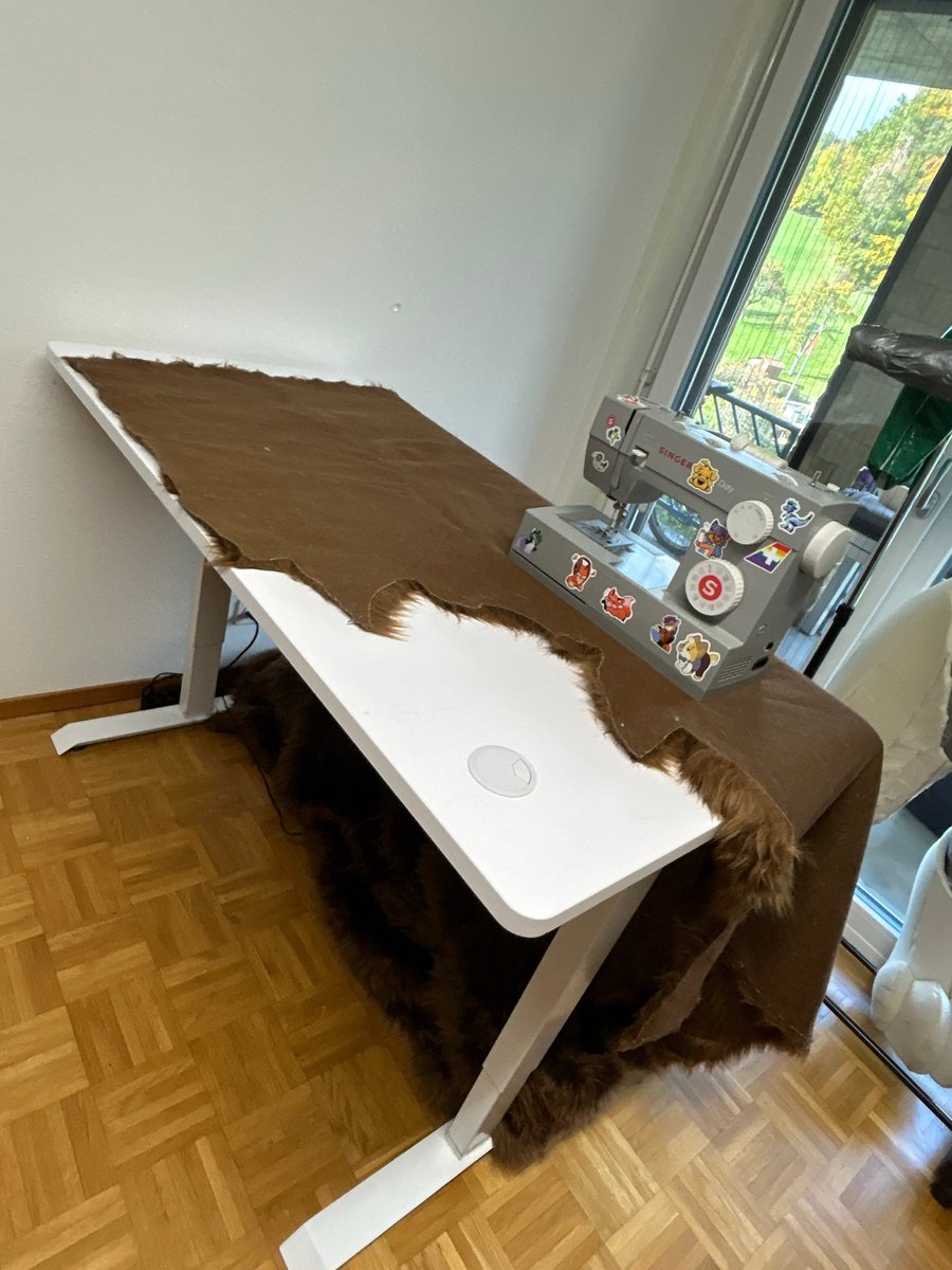 AlphasRedMoon's tweet image. Finally more space to work on fursuits and with a relaxing view. ❤️🇨🇭🐺🐾🦊🧵🪡

#fursuit #fursuiter #fursuitmaker #fursuiting #fursuitwip #fur #furryfandom #furrys #furryswiss #alphasredmoon #commission #furries #furries4life #furrypride