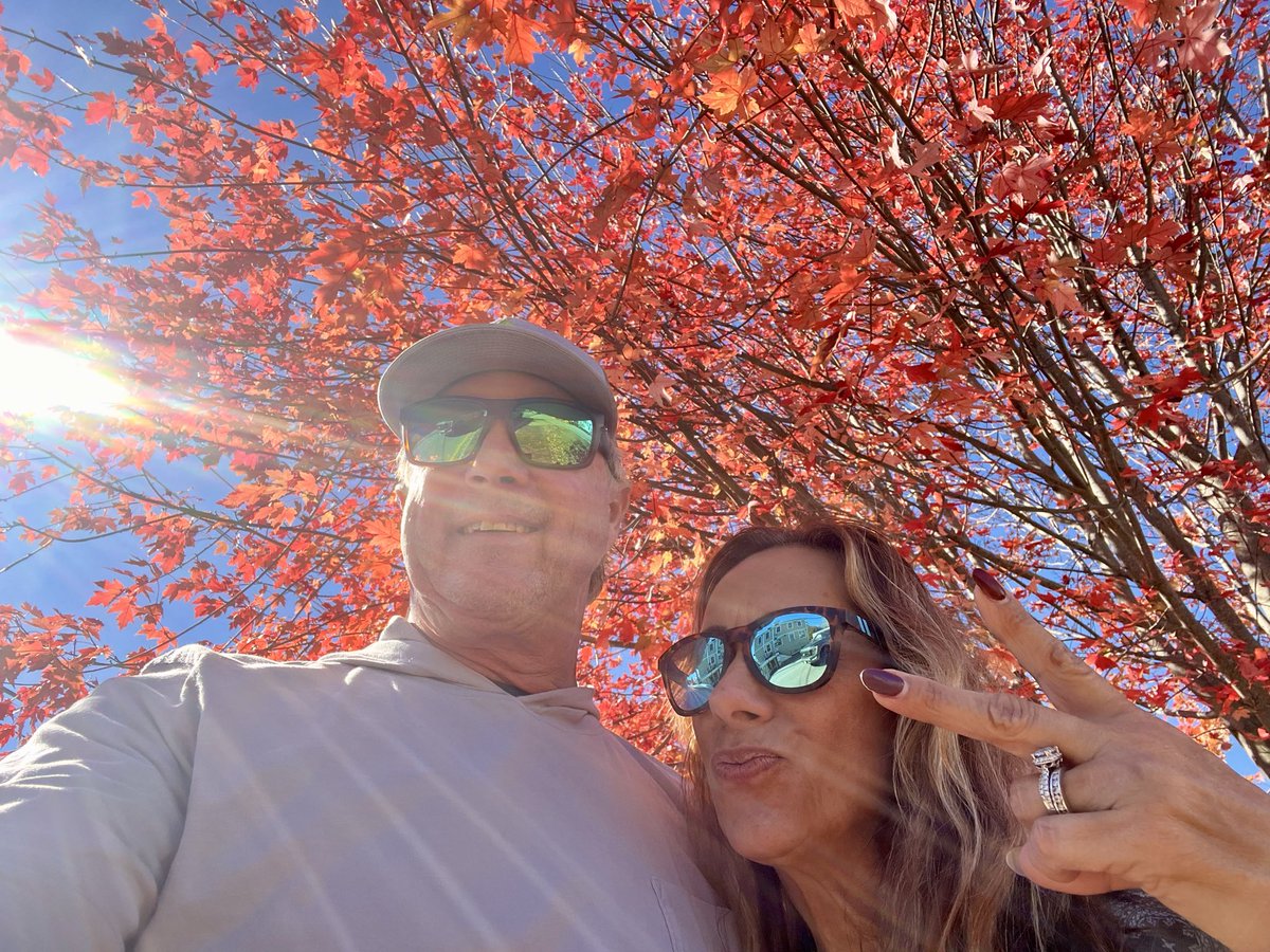 MarshlifePat's tweet photo. Classic Maine cruising around with my beautiful wife. https://t.co/XtzXwiILos