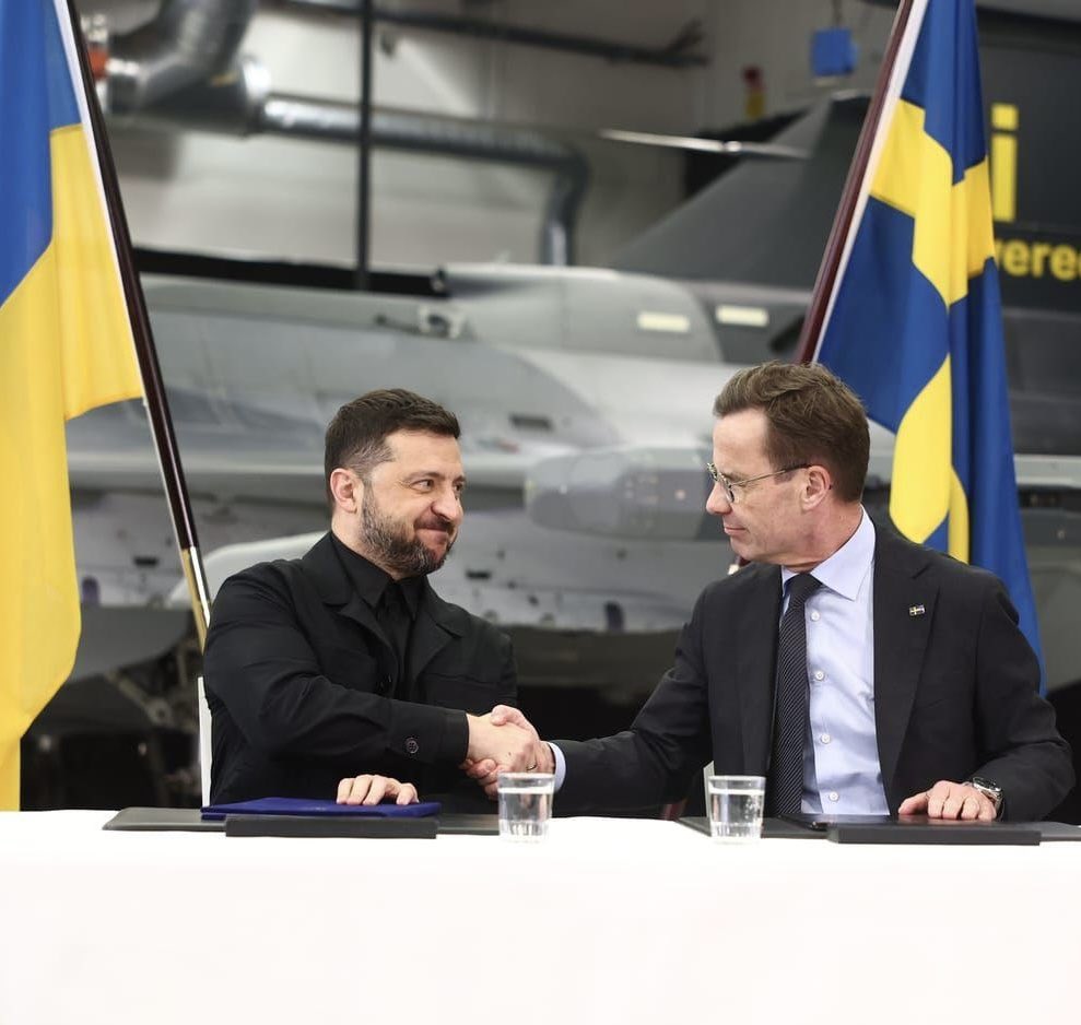 Historiskt besked idag vid en av Sveriges regionala <a href="/flygplatser/">flygplatser</a> På Linköping City Airport mötte idag <a href="/SwedishPM/">Ulf Kristersson</a> <a href="/ZelenskyyUa/">Volodymyr Zelenskyy / Володимир Зеленський</a> för att teckna avsiktsförklaring för 100-150 Gripen till Ua från <a href="/Saab/">Saab</a> 
#svpol