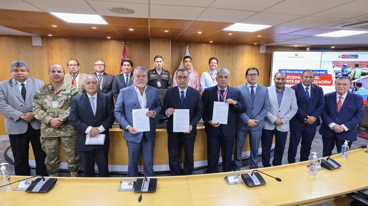 🚨El titular del #MTC, Aldo Prieto Barrera, instaló el Comité de Fiscalización en el marco de la declaratoria del Estado de Emergencia en Lima Metropolitana y Callao, dispuesto mediante el D.S. N.° 124-2025-PCM. El Comité fue declarado en sesión permanente para garantizar la