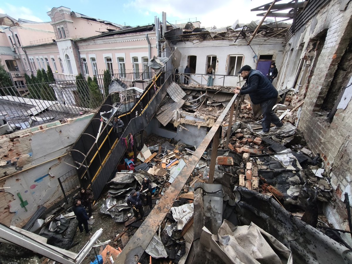 Azety's tweet image. J'ai été voir la crèche de #Kharkiv ayant été touchée par un #drone #Shahed russe