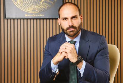 JordanBlakthorn's tweet image. Bolsonaro disputará a Presidência e vencerá.

Eduardo Bolsonaro disputará por São Paulo e também vencerá.

O sistema, os liberais e a esquerda fizeram toda essa bagunça institucional para tirar Bolsonaro do jogo, mas, no fim, não terá adiantado de nada.