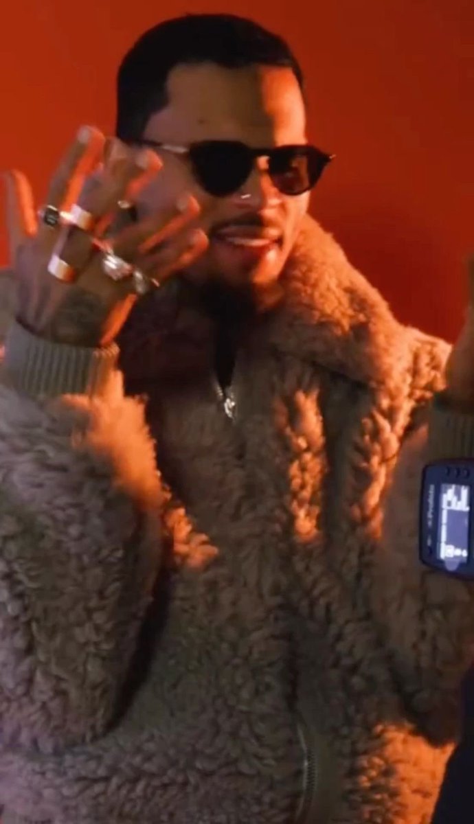 _theefairy's tweet image. he’s so fine it’s hard to concentrate fr omg.