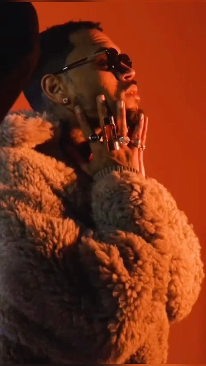 _theefairy's tweet image. he’s so fine it’s hard to concentrate fr omg.