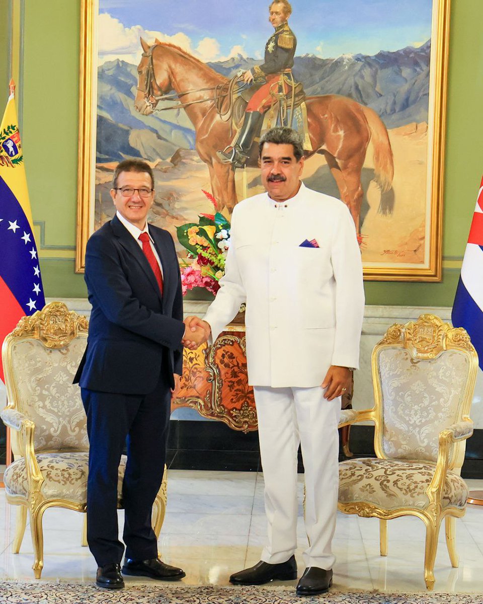 Marite39406751's tweet image. Presidente Nicolás Maduro recibio al Embajador de Cuba 🇨🇺 Jorge Luis Mayo Fernández.
Unidos construiremos un mundo nuevo fortaleciendo la Diplomacia Bolivariana de Paz
@NicolasMaduro
@dcabellor
@yvangil
@4F_Mamba