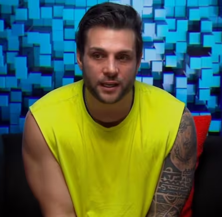 W0nk4_123's tweet photo. La casa nos dio la playera amarilla🥹
Bilbao nos trajo la playera negra 😍
Jajajjajajaja y que tiene?
#NicolaPorcella https://t.co/FZkW0YQIA7