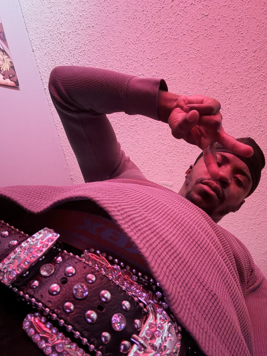 _SNOWSU_'s tweet photo. https://t.co/HVQiCKbb6L Live rn come say wssup 🙂‍↕️💪🏾 https://t.co/ET55MMTWVT