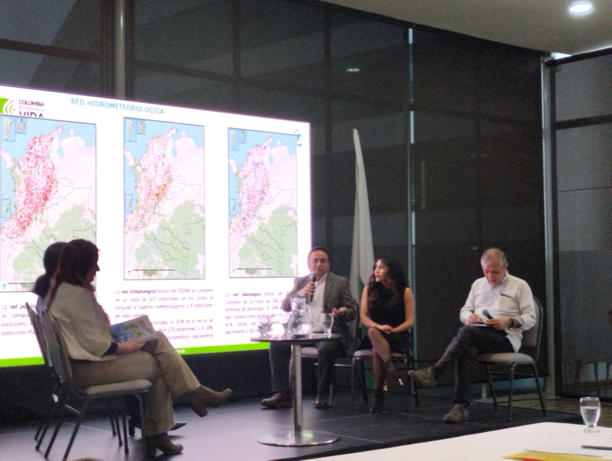 IDEAMColombia's tweet image. El #Ideam participó en el evento #ElAguaNosUne, organizado por el @CTA_colombia y @embsuizacolombia
En el conversatorio “Monitoreo del agua para la toma de decisiones”, el Subdirector de Hidrología, @fabiobernal  destacó el papel del Estudio Nacional del Agua (ENA)