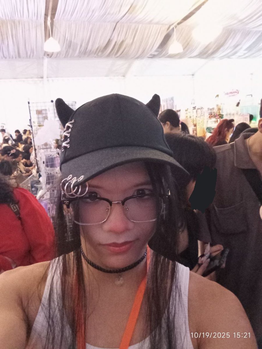 DinoDerp420's tweet photo. Had a great time at #potaween with @
bibi_bopbop (Insta), ngl felt so good having makeup on for the first time, he made me look so cute <3 https://t.co/bpqdE85saH