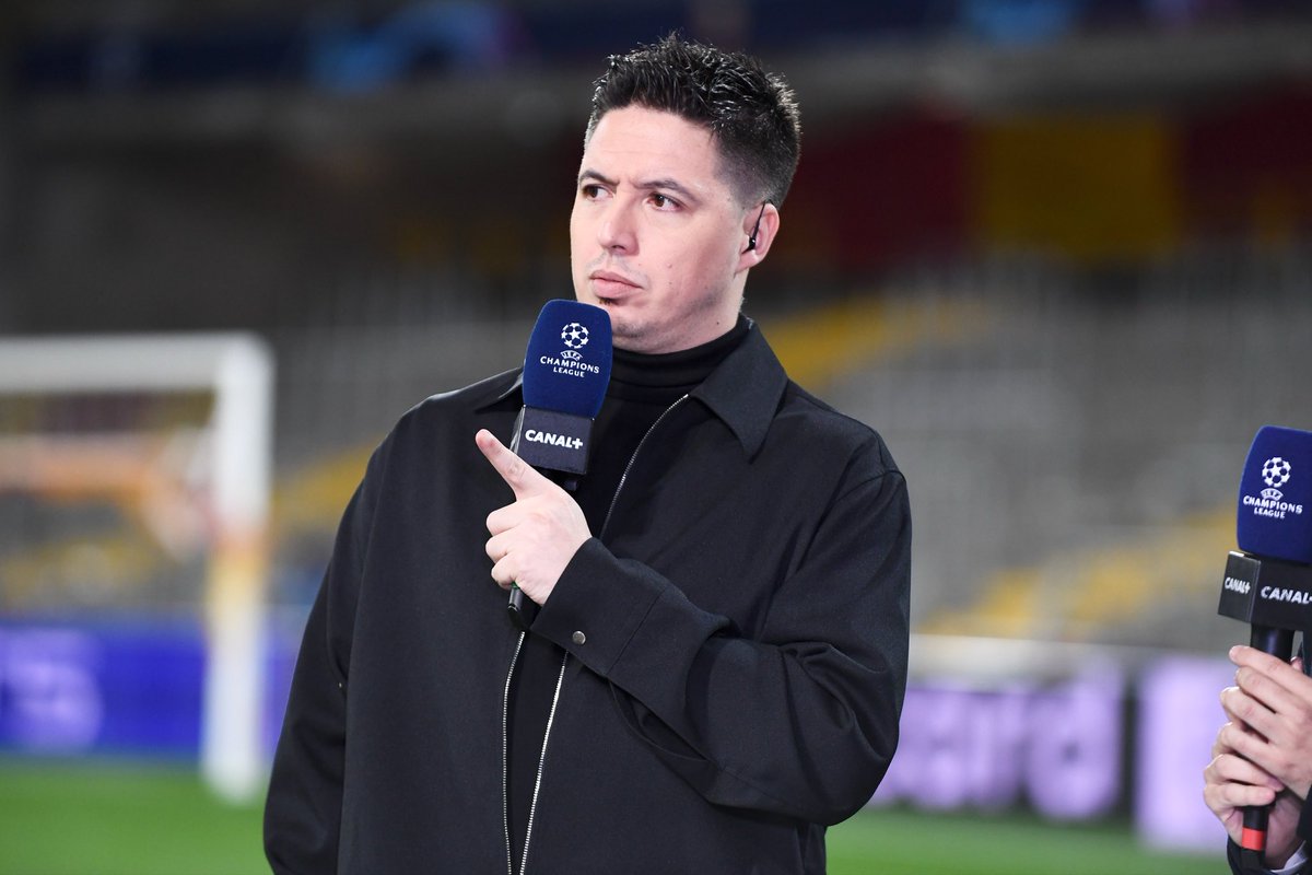 _BeFootball's tweet photo. 🚨 Samir Nasri à Bertrand Latour sur les communiqués de l’OM 😭:

« 𝗟𝗔 𝗕𝗔𝗡𝗤𝗨𝗘 𝗧𝗘 𝗙𝗔𝗜𝗧 𝗨𝗡 𝗘́𝗡𝗢𝗥𝗠𝗘 𝗩𝗜𝗥𝗘𝗠𝗘𝗡𝗧 𝗦𝗔𝗡𝗦 𝗥𝗔𝗜𝗦𝗢𝗡. 

Tu dis quelque chose ? 𝗡𝗢𝗡. 

𝗠𝗔𝗜𝗡𝗧𝗘𝗡𝗔𝗡𝗧 𝗟𝗔 𝗕𝗔𝗡𝗤𝗨𝗘 𝗧𝗘 𝗣𝗥𝗘𝗡𝗗 𝗨𝗡𝗘 𝗘́𝗡𝗢𝗥𝗠𝗘 𝗦𝗢𝗠𝗠𝗘 𝗦��𝗥 𝗧𝗢𝗡 𝗖𝗢𝗠𝗣𝗧𝗘. 𝗧𝗨 𝗩𝗔𝗦 𝗧𝗘 𝗣𝗟𝗔𝗜𝗡𝗗𝗥𝗘. »

(@CanalplusFoot)