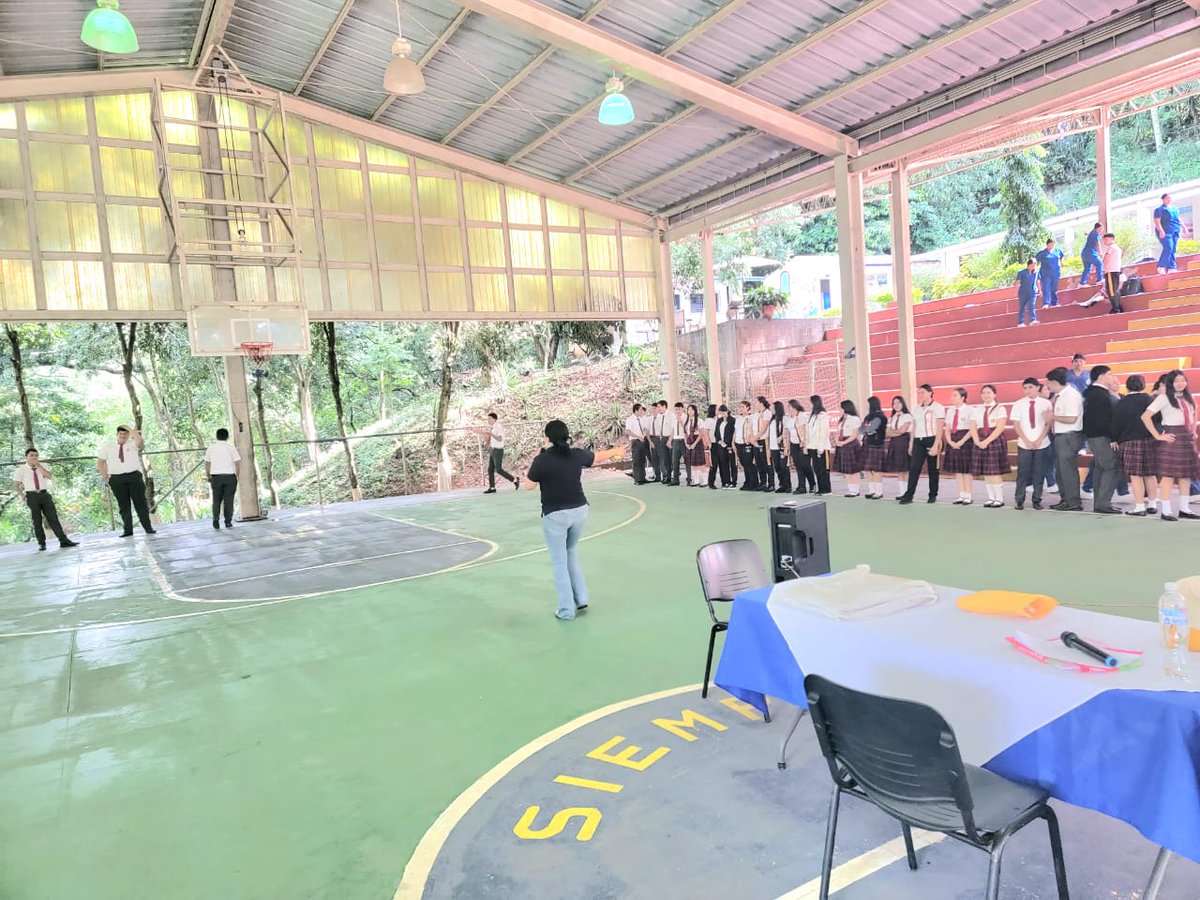 La #PGR de #Sensuntepeque desarrolló el taller "Gestión de las emociones" en el Instituto Católico Karol Wojtyla, en Ilobasco, con el objetivo de fortalecer la #SanaConvivencia entre estudiantes y brindarles herramientas para la #ResolucióndeConflictos.