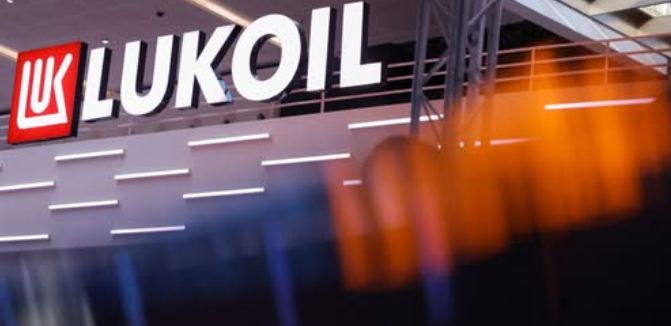 Книга Рекордов Гинесса планирует внести телефонный звонок Путина Трампу 16 октября в Книгу рекордов как самый дорогой телефонный звонок в истории. Он обойдётся российскому бюджету в десятки миллиардов долларов и две погибшие нефтяные компании.