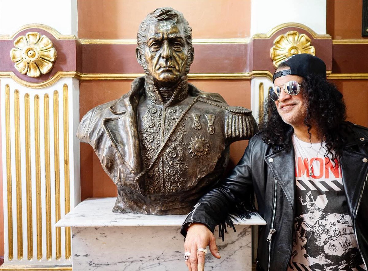 Aceptalo, no esperabas encontrarte a Slash con José de San Martín