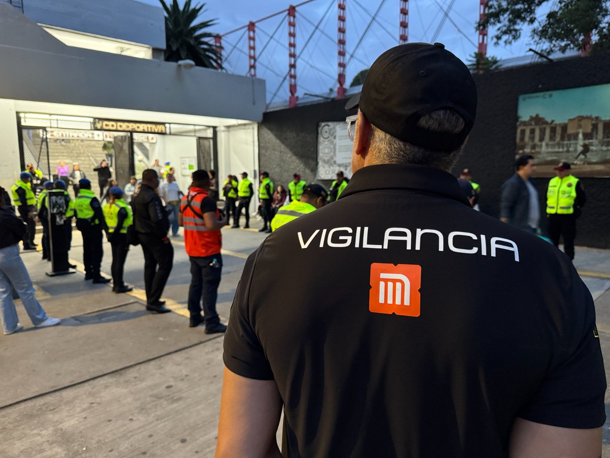 OficialEnLaMira's tweet photo. #CDMX 🏎️🏁 Si vas al GP de México (24 al 26 de oct.), el #MetroCDMX recomienda la Línea 9 (Pantitlán-Tacubaya) como tu mejor opción. 🚇 Usa las estaciones Velódromo, Ciudad Deportiva y Puebla. ¡Planifica tu viaje! #F1CDMX https://t.co/E8OXcG1c1h https://t.co/BPEKOEDUSX
