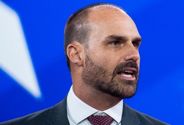 analise2025's tweet image. 🚨 URGENTE: Conselho de Ética da Câmara ARQUIVA processo contra Eduardo Bolsonaro e mantém o mandato dele!

Temos um Congresso que passa pano para quem articula ataques estrangeiros ao Brasil!