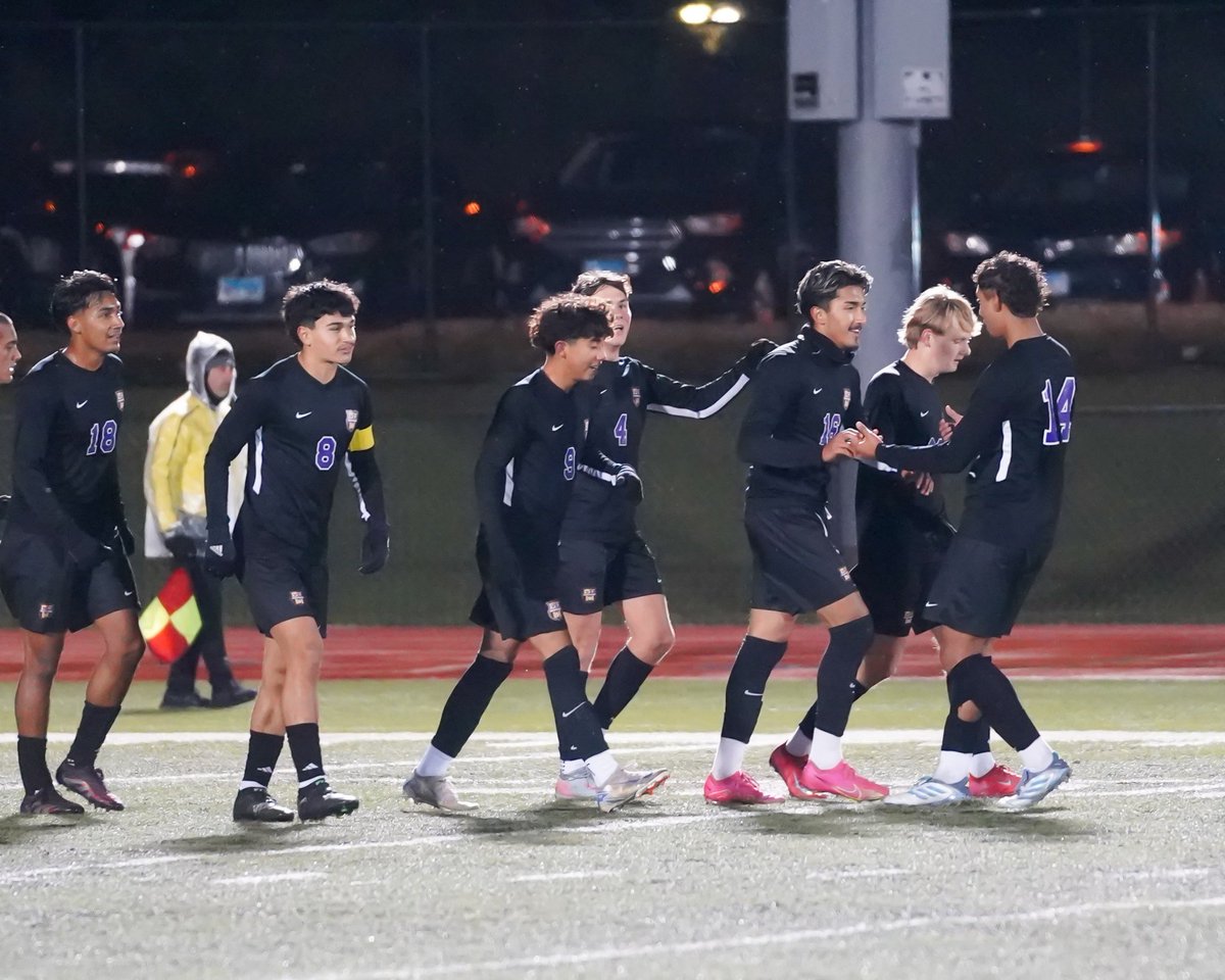 Big WIN for <a href="/Go_WHS_BSOC/">Coach Miller</a> Varsity Bulldogs against Vernon Hills. On to the Regional Finals on Friday. #godogs <a href="/GoWHSAthletics/">WHS Athletics</a> <a href="/GOWHS_StudSec/">🐾 PURPLE CRUSH 🐾</a> <a href="/WaucondaCUSD118/">Wauconda CUSD 118</a> #playoffsoccer 
photos.app.goo.gl/tYnjzJJHM8suUZ…
