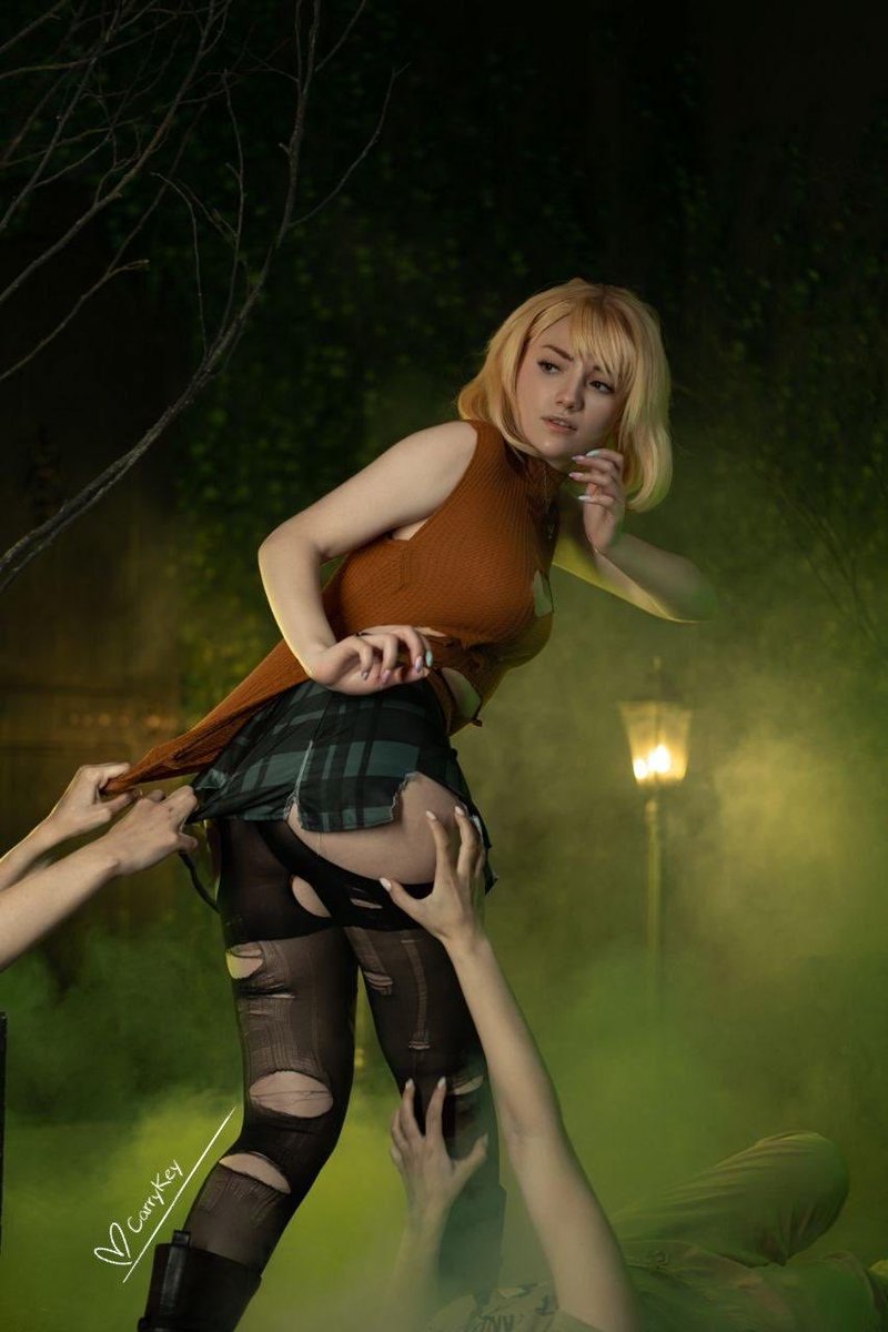 Those damn zombies… Why is it always the skirt? 😒😤

#ResidentEvil #AshleyGraham