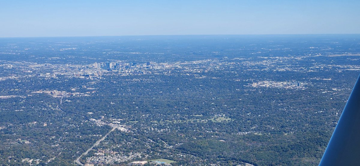 garyweissel's tweet photo. Bumpy,  slow flt up to Nashville today.  40+kt headwinds, moderate turbulence and mountain waves made for a long flight.  ATC even joked when I asked for lower "saw you with those highway speeds"  I responded "Cars on I-24 are passing me!" 😂 #WingViewWednesday https://t.co/vgejhWwVms