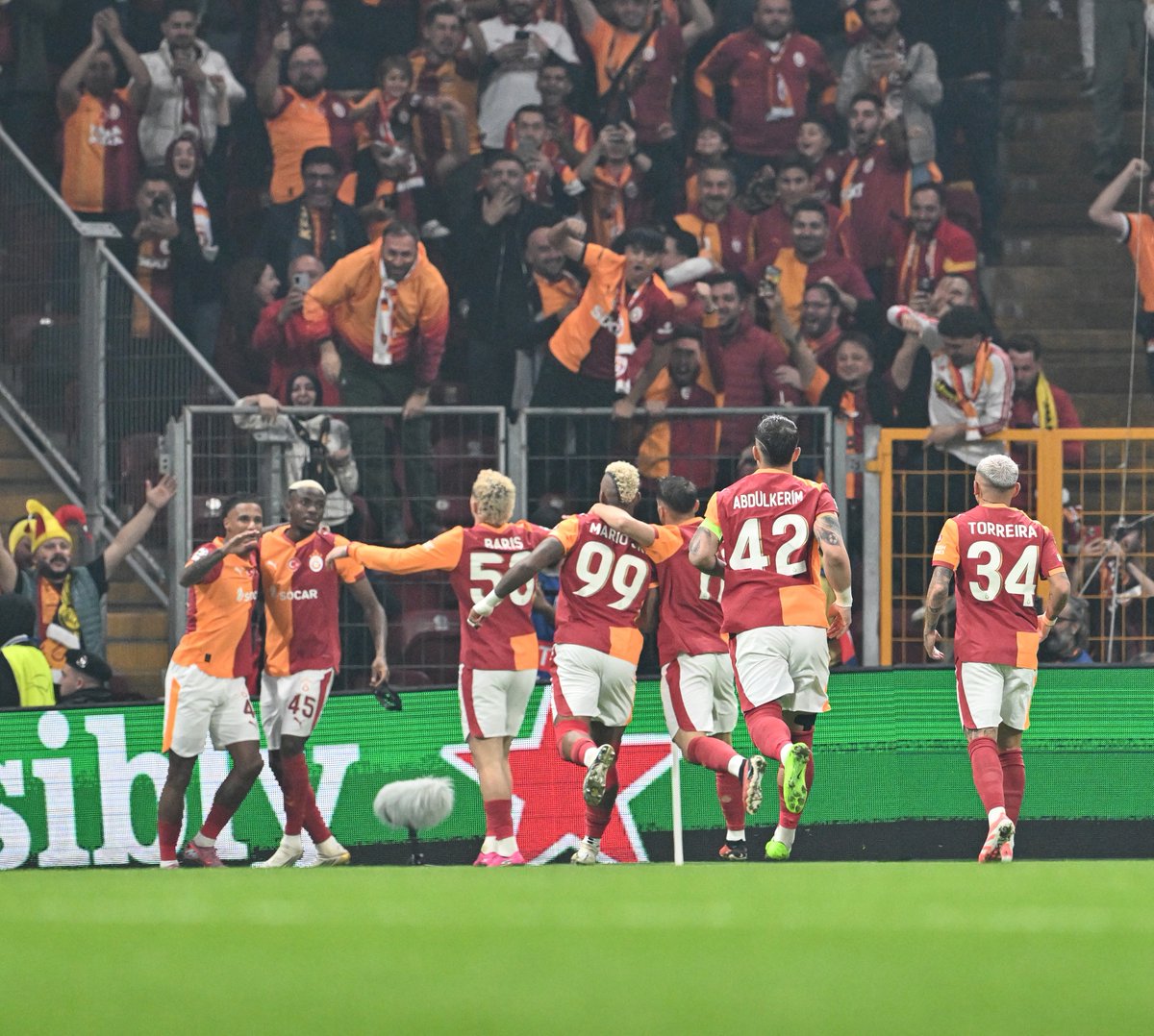 🌃 İyi geceler büyük #Galatasaray ailesi! 📷
