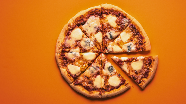 brodfitz's tweet image. A money lesson from pizza? Yes! Learn about the sunk cost fallacy and how it’s costing you more than you think. Read more: fitzvillafuerte.com/a-surprising-m…

#BehavioralEconomics #MoneyMindset