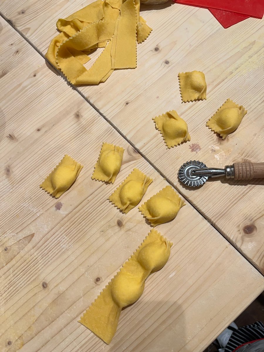 robinmac23's tweet image. Pasta Cooking Class 🍝
Italy Trip - Post 4

#italy #cookingclass #pasta #homemade #florence