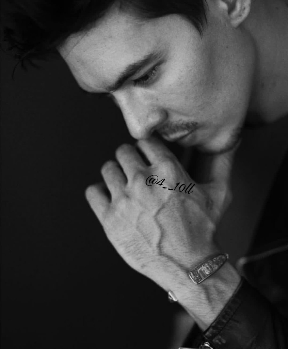 اتخطى البعض
كمحارب يخاف 
أن تزل قدمهُ
في حقل ألغام زرعوه 
بالخيبات "