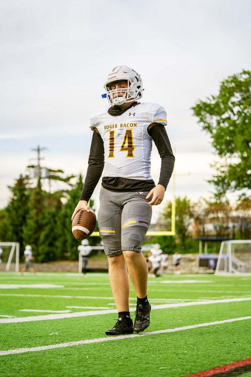 Weeks 0-8 Highlights 
6’1 195 QB Roger Bacon
1229 yards 19 touchdowns 
<a href="/RogerBaconFB/">Roger Bacon Football</a> 

hudl.com/v/2SnGDa