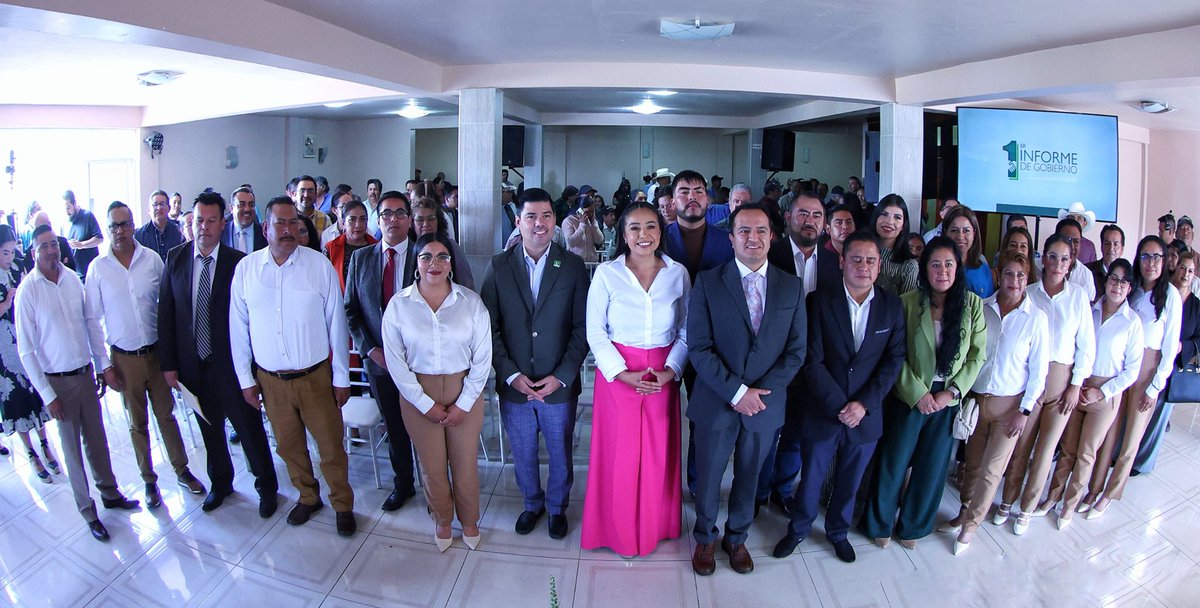 natale_jimmy's tweet photo. Hoy fuimos testigos del 1️⃣ Informe de Gobierno de mi querida amiga @mfers14, una mujer comprometida, cercana y que ha demostrado que cuando se trabaja con amor por su Municipio, los resultados hablan por sí solos. 🙌🏻 ¡Felicidades, amiga Presidenta! 👏🏻 Sigamos construyendo en equipo, un futuro más #VERDE para #GuadalupeVictoria.📍✅