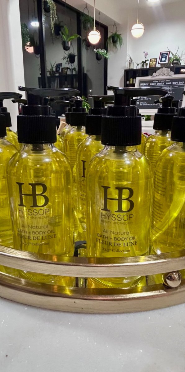 AUTUMN GLOW WITH FLEUR DE LUNE!

Get your autumn glow with FLEUR DE LUNE Bath + Body Oil. Provides an amazing glow. A blend of #amber, #jasmine &amp; #ylangylang on your skin, it's like a moonlit walk in an #enchanted garden. Capture the feeling before it's gone. 

#readyourlabels