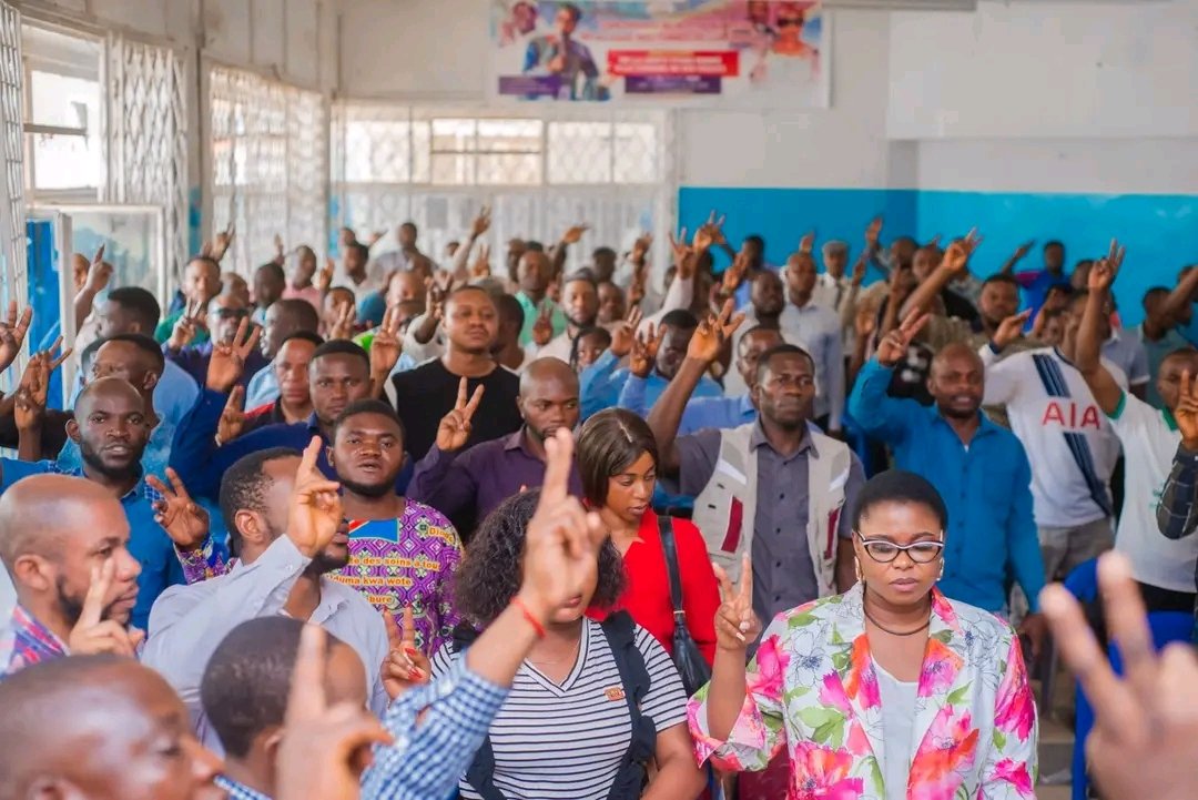 MukulaJonas's tweet image. 🔴🇨🇩‼️ #Redynamisation de la #LJUDPS 

Le Président de la #LJUDPS  Dr  @BunkuluYves  a Échange avec les 3 fédérations de #Lubumbashi sur l’unité au sein de la #LJUDPS , le soutien au Président #FÉLIX #ANTOINE #TSHISEKEDI  et aux institutions nationales et provinciales .