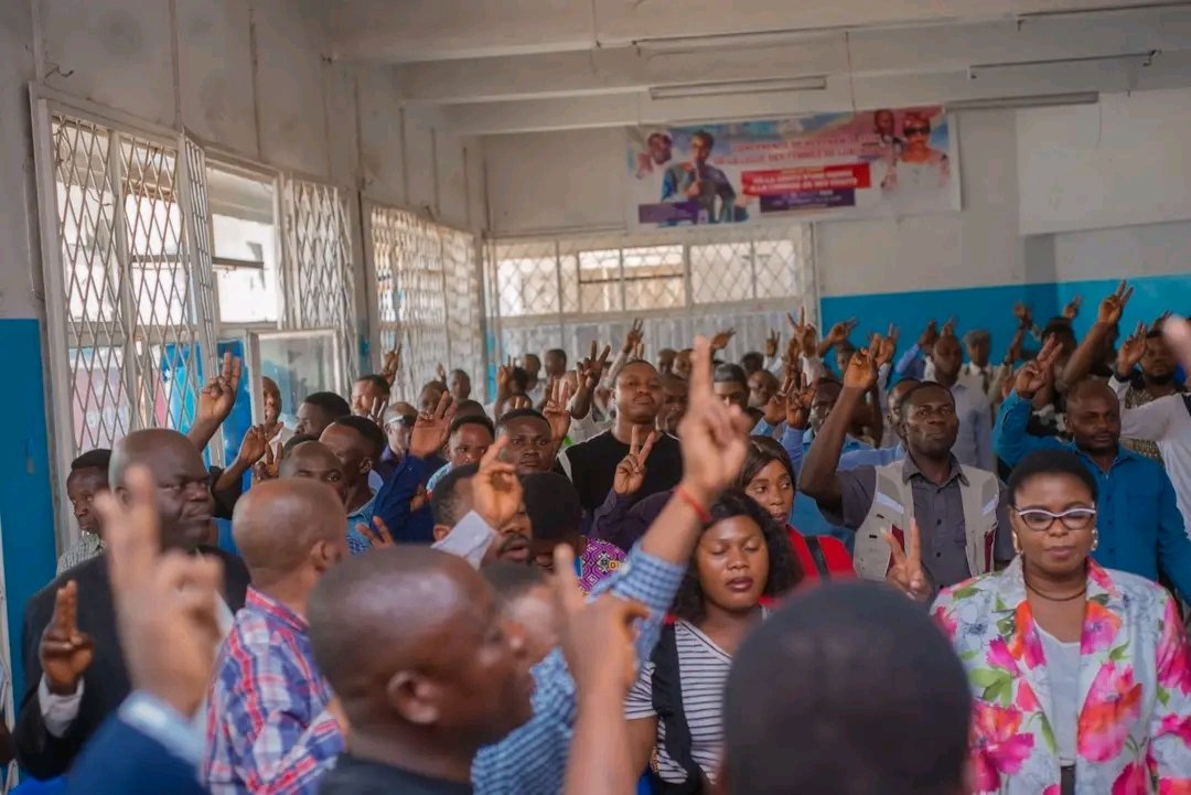 MukulaJonas's tweet image. 🔴🇨🇩‼️ #Redynamisation de la #LJUDPS 

Le Président de la #LJUDPS  Dr  @BunkuluYves  a Échange avec les 3 fédérations de #Lubumbashi sur l’unité au sein de la #LJUDPS , le soutien au Président #FÉLIX #ANTOINE #TSHISEKEDI  et aux institutions nationales et provinciales .