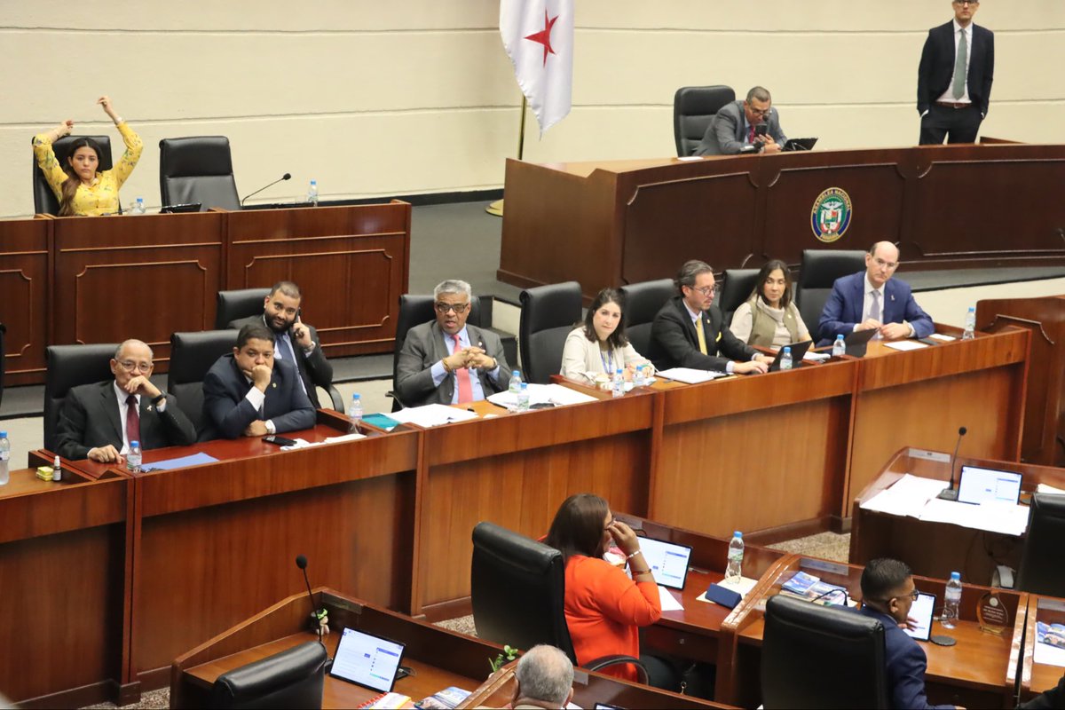 Mef_Pma's tweet photo. El ministro de Economía y Finanzas,Felipe Chapman, participa en el inicio del segundo debate del Proyecto de Ley que dicta el Presupuesto General del Estado,para la vigencia fiscal 2026. https://t.co/QhLrcIlE3N