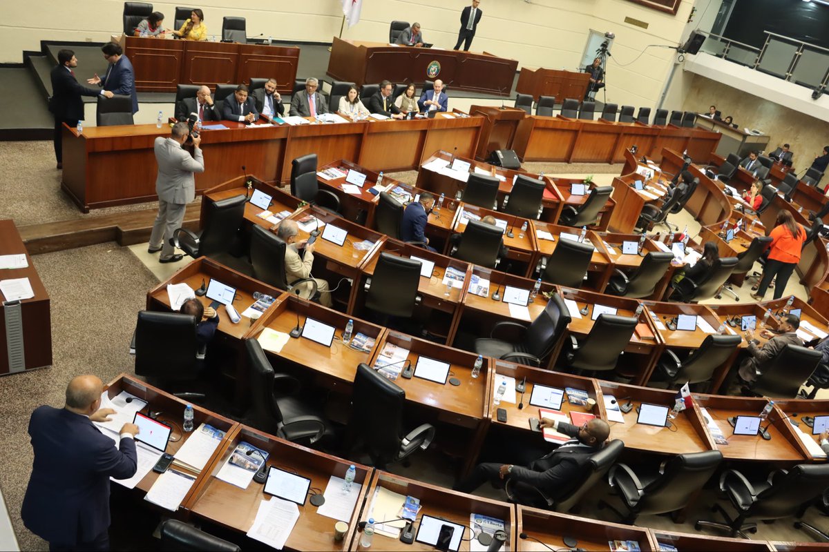 Mef_Pma's tweet photo. El ministro de Economía y Finanzas,Felipe Chapman, participa en el inicio del segundo debate del Proyecto de Ley que dicta el Presupuesto General del Estado,para la vigencia fiscal 2026. https://t.co/QhLrcIlE3N
