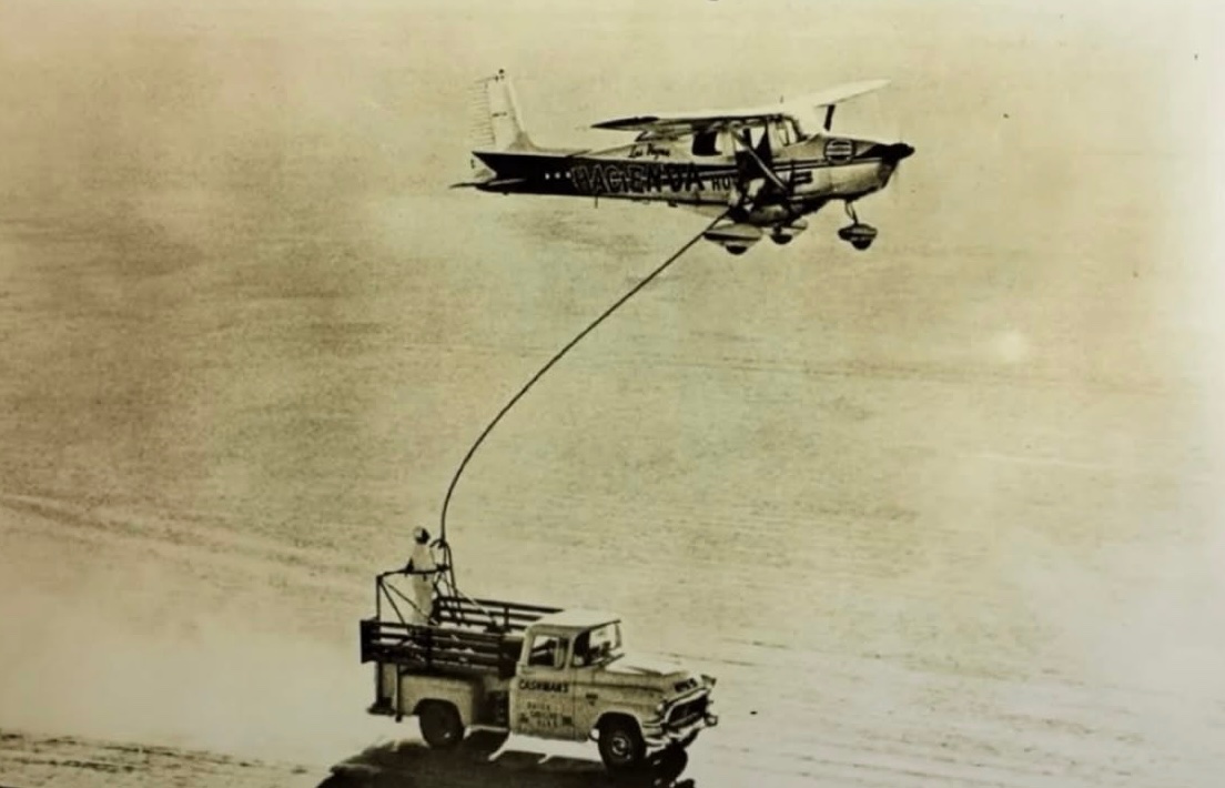 historyinmemes's tweet image. In 1958, two pilots kept an aircraft aloft for over two months without touching down, refueling mid-air by matching speeds with a truck on the road. Their record still stands today.