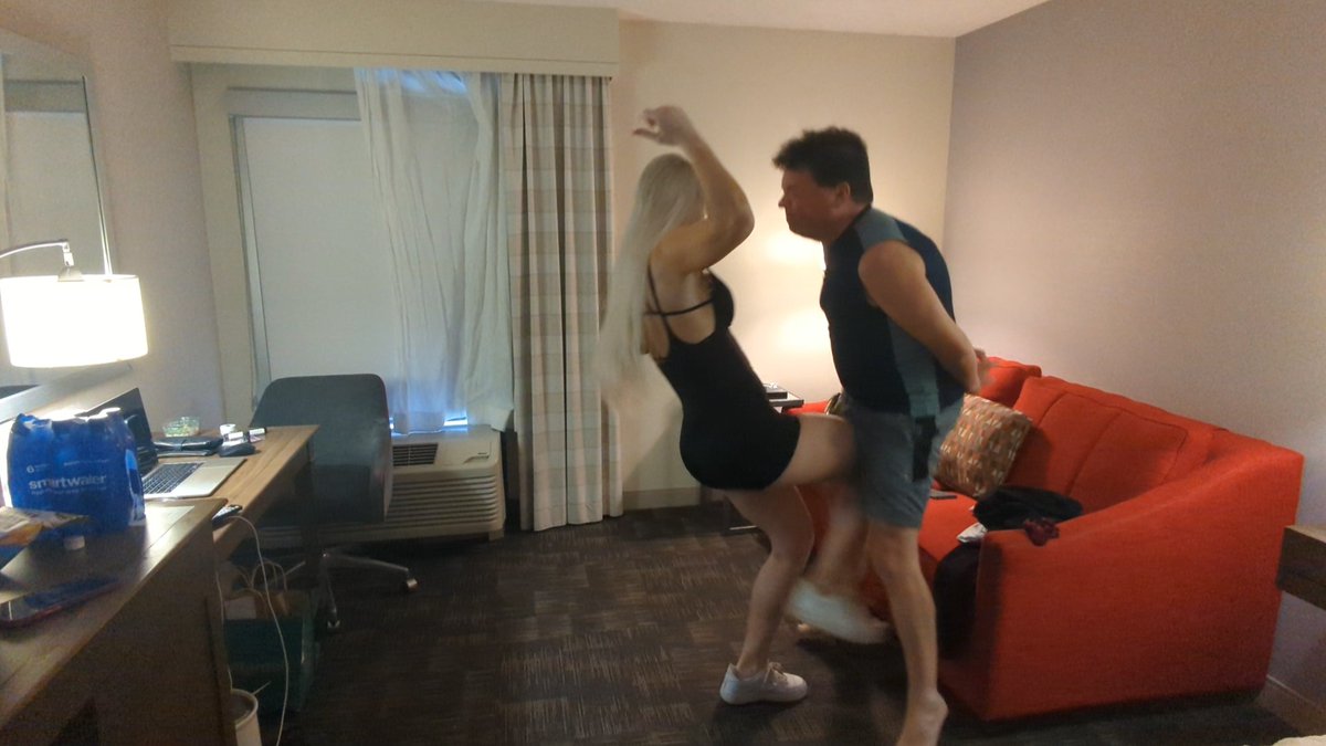 Big, big knees incoming tomorrow. I've got a really unique look at <a href="/buff_barbie_26/">Blonde Siren</a> don't miss it. (I'm must be getting shorter as I get older. She swears that she's only 6'0", but she looks about 6" taller than me )